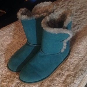 Super cute teal blue color & gray boots